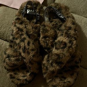 I’m selling these shoes never worn